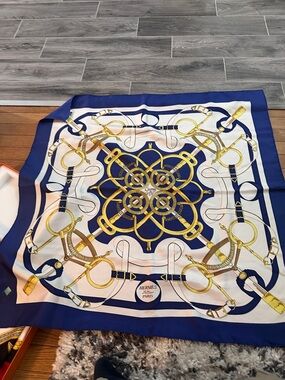 HERMES
Blue & White 'Eperon D'or' Silk Scarf 90 w/ Box
